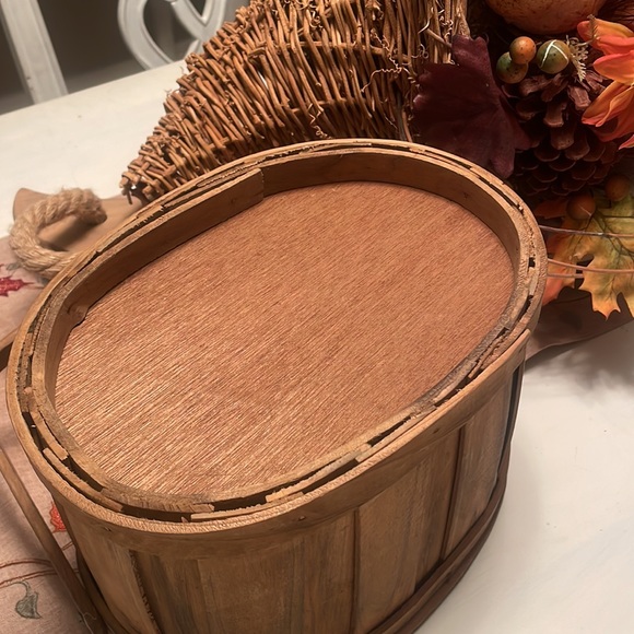 Vintage Sewing Basket Round Wood - Picture 4 of 6